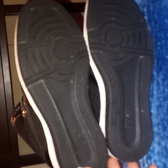 Nikes - Picture 6 of 6